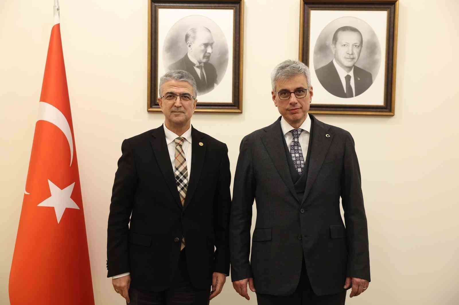 Ervak'tan Erzurum Milletvekili Prof. Dr. Kamil Aydın’a, teşekkür