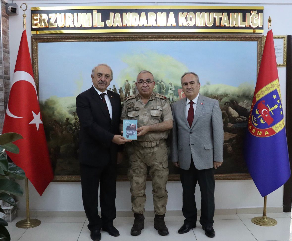 Ervak'tan İl Jandarma Komutanı Tümgeneral Cengiz Yıldız Paşamıza Er-Vak adına hayırlı olsun ziyaretinde bulundu.
